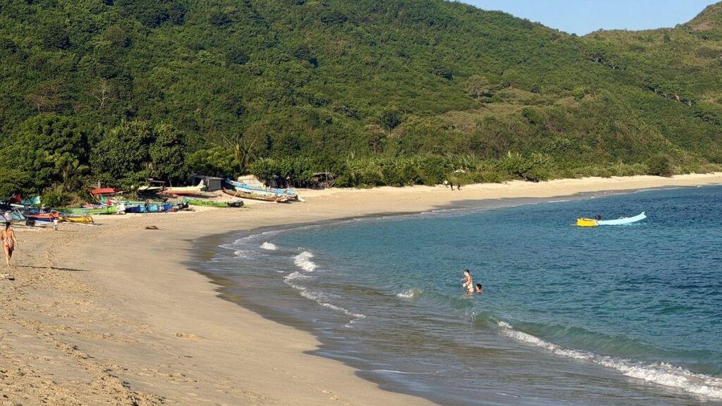 mawun beach kuta lombok