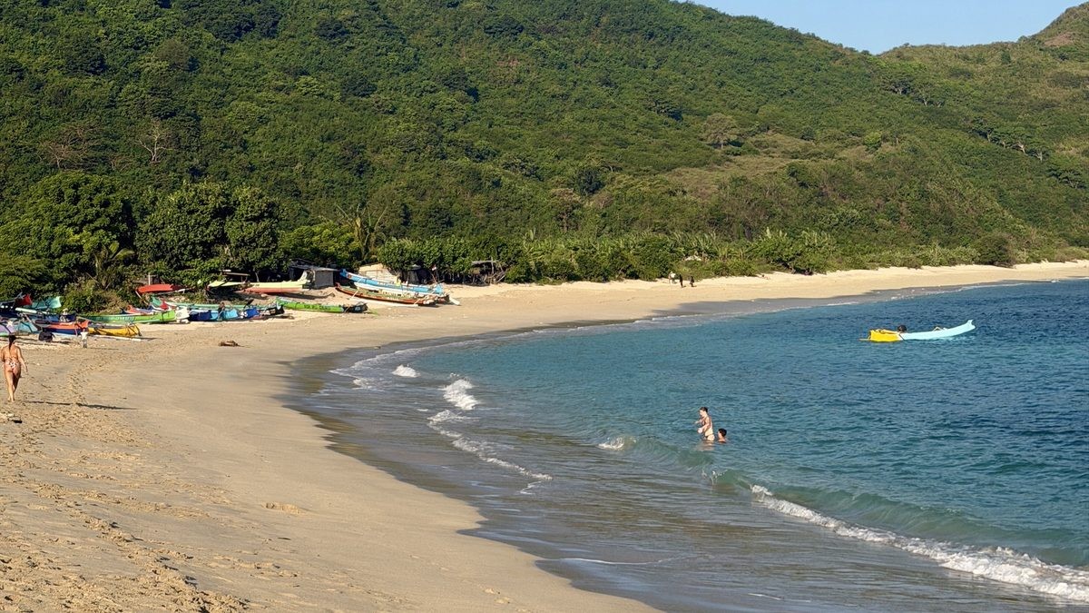 mawun beach kuta lombok